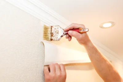 Pose de papier peint à Ars — revêtements muraux et toiles de verre